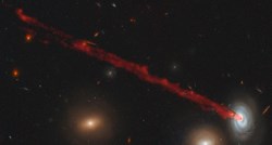 Kakva fotografija: Hubble snimio kako skupina galaksija proždire galaksiju